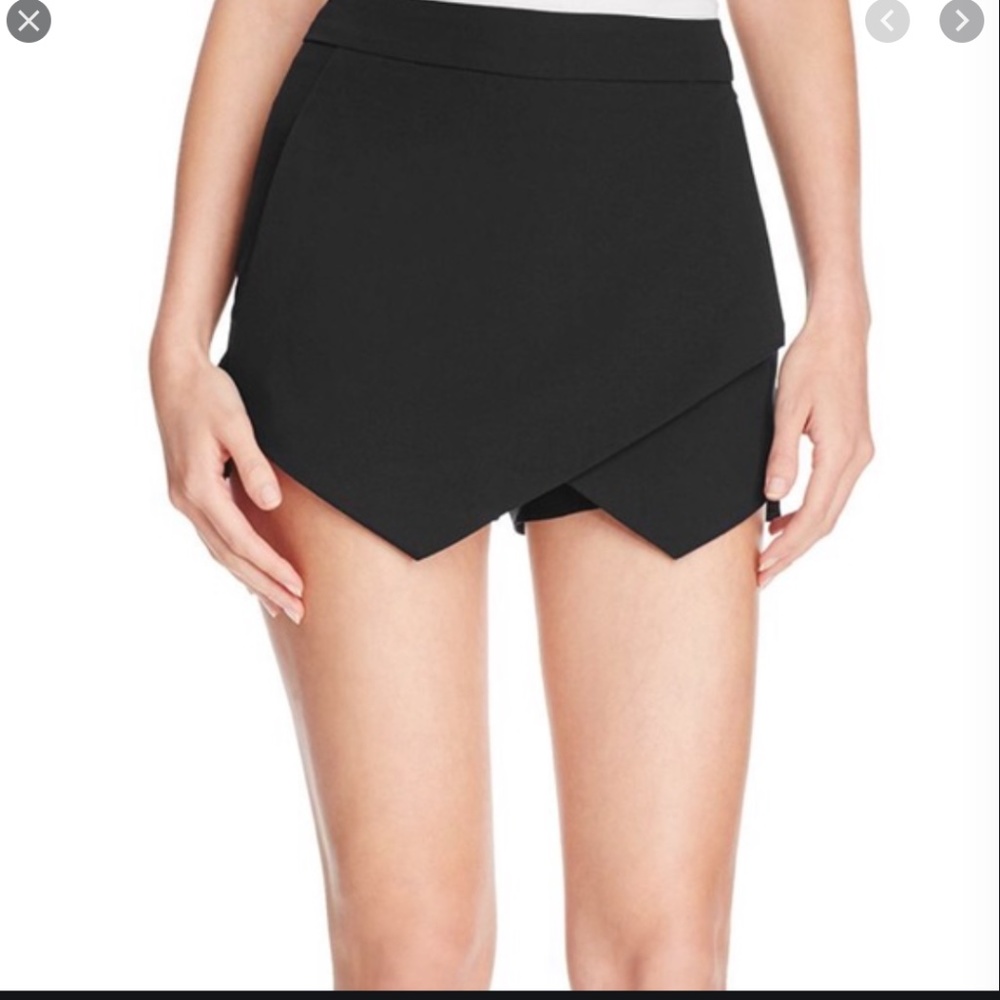 Aqua black envelope skort, size small